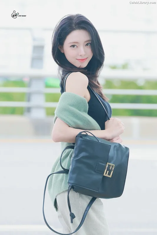 Yuna - ITZY (유나, Shin Yu Na) photo 17 of 1698