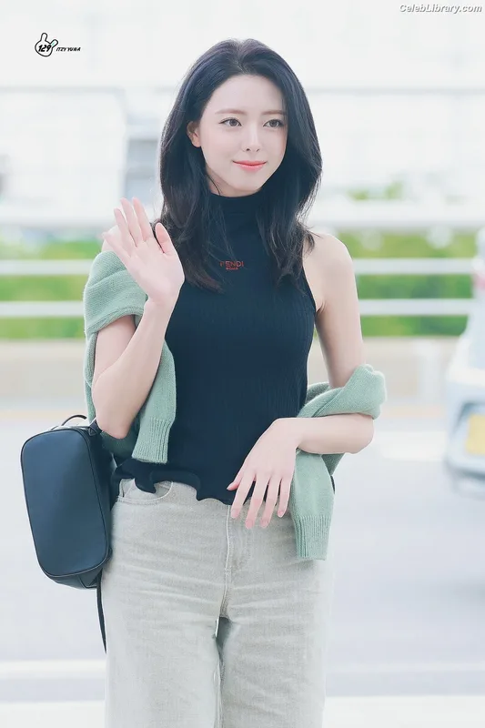Yuna - ITZY (유나, Shin Yu Na) photo 18 of 1698