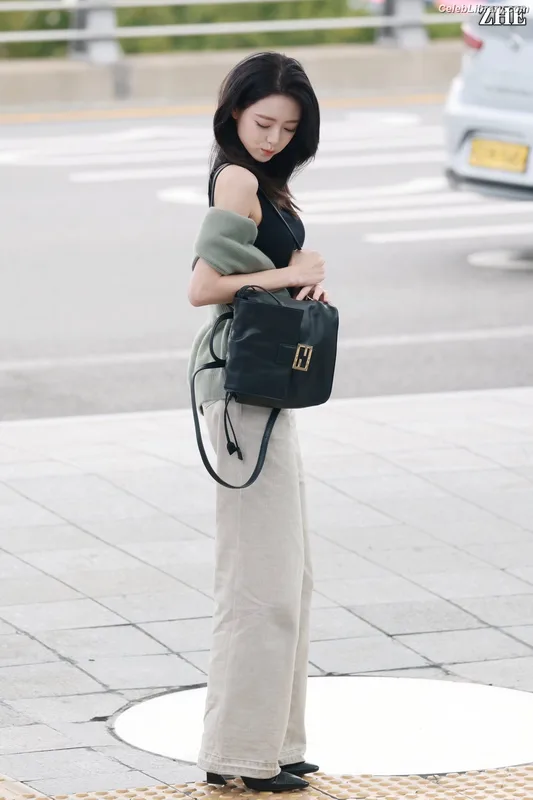 Yuna - ITZY (유나, Shin Yu Na) photo 20 of 1698
