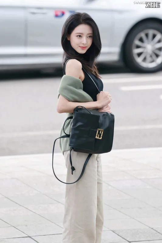 Yuna - ITZY (유나, Shin Yu Na) photo 22 of 1698