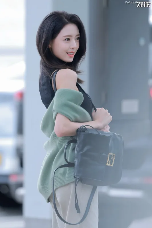 Yuna - ITZY (유나, Shin Yu Na) photo 23 of 1698