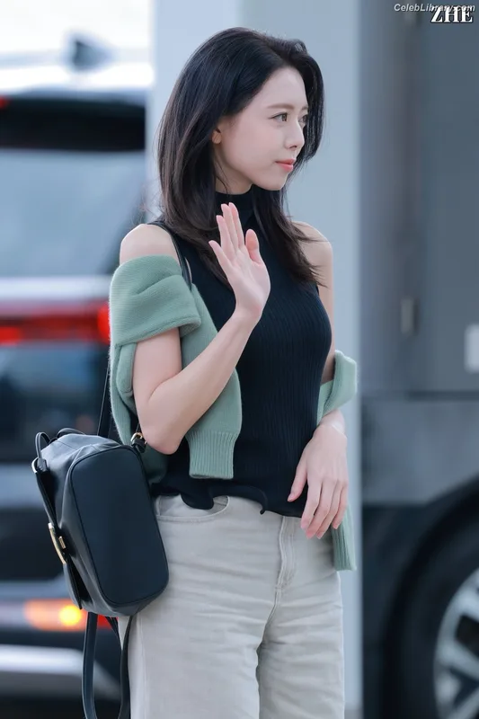 Yuna - ITZY (유나, Shin Yu Na) photo 3 of 1698