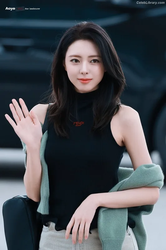 Yuna - ITZY (유나, Shin Yu Na) photo 5 of 1698