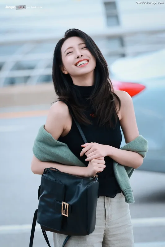 Yuna - ITZY (유나, Shin Yu Na) photo 6 of 1698