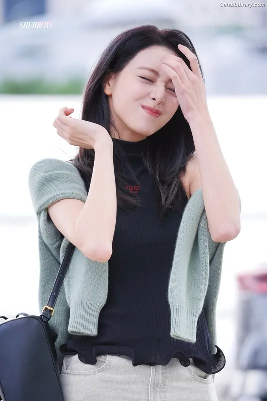 Yuna - ITZY (유나, Shin Yu Na) photo 10 of 1698