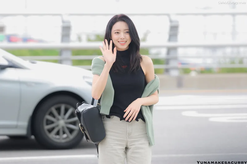 Yuna - ITZY (유나, Shin Yu Na) photo 12 of 1698