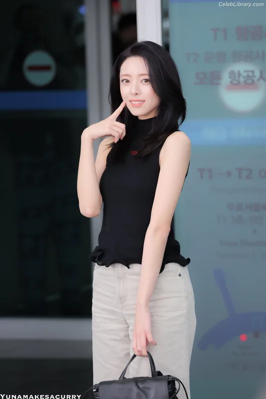 Yuna - ITZY (유나, Shin Yu Na) photo 13 of 1698