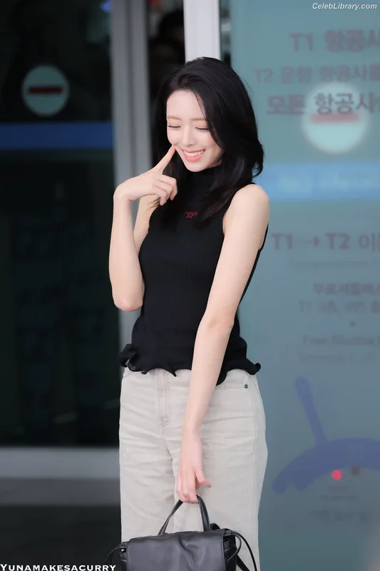 Yuna - ITZY (유나, Shin Yu Na) photo 14 of 1698