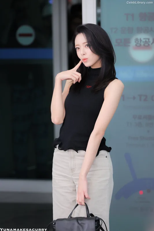 Yuna - ITZY (유나, Shin Yu Na) photo 15 of 1698