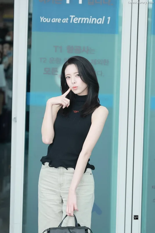 Yuna - ITZY (유나, Shin Yu Na) photo 16 of 1698