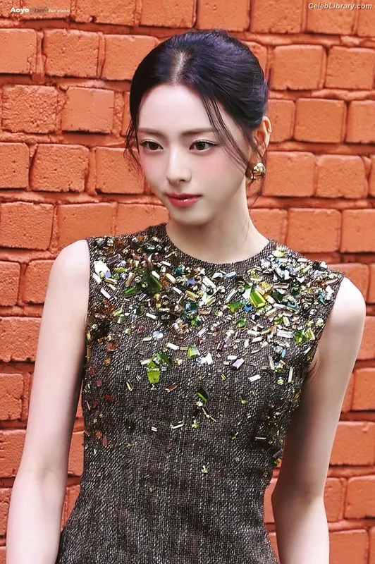 Yuna - ITZY (유나, Shin Yu Na) photo 24 of 1698