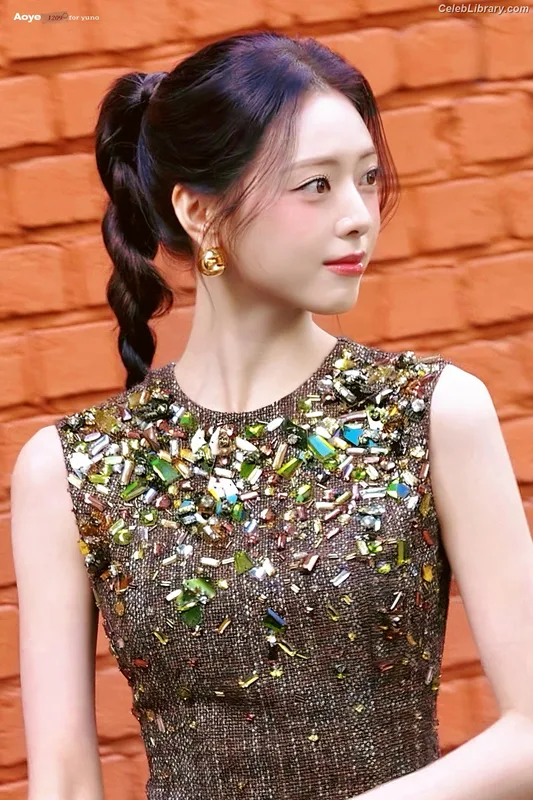 Yuna - ITZY (유나, Shin Yu Na) photo 1 of 1698