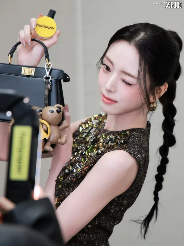 Yuna - ITZY (유나, Shin Yu Na) photo 11 of 1698