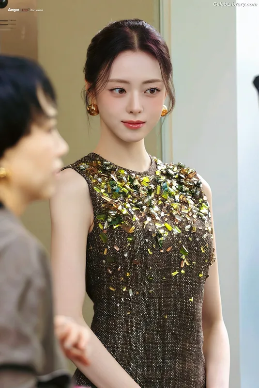 Yuna - ITZY (유나, Shin Yu Na) photo 13 of 1698