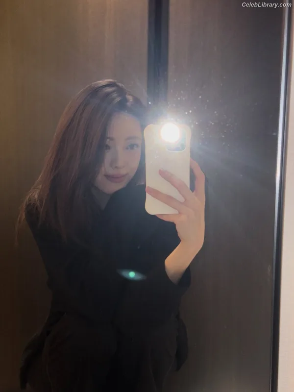 Yuna - ITZY (유나, Shin Yu Na) photo 2 of 1698