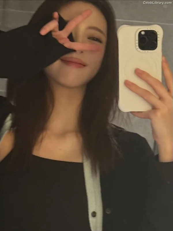 Yuna - ITZY (유나, Shin Yu Na) photo 5 of 1698