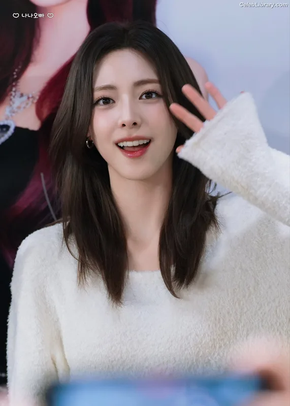 Yuna - ITZY (유나, Shin Yu Na) photo 8 of 1698