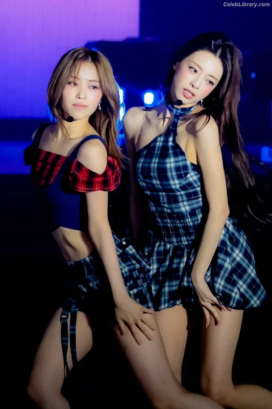 Yuna - ITZY (유나, Shin Yu Na) photo 10 of 1698