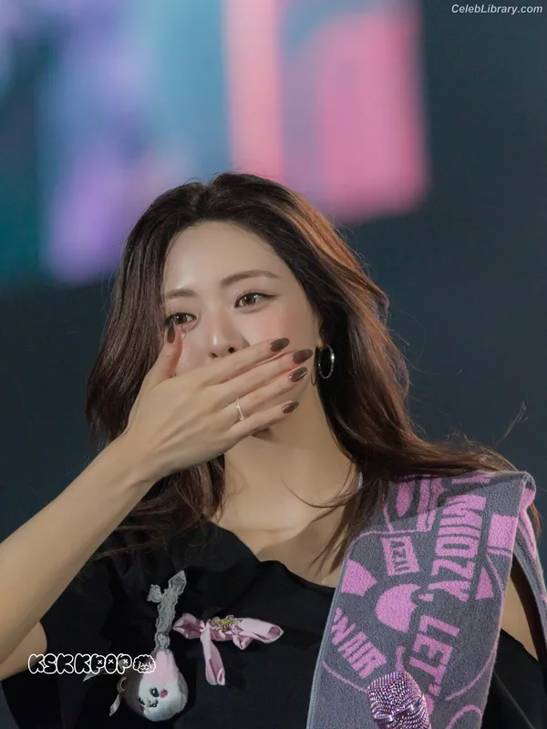 Yuna - ITZY (유나, Shin Yu Na) photo 15 of 1698