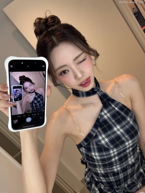 Yuna - ITZY (유나, Shin Yu Na) photo 18 of 1698