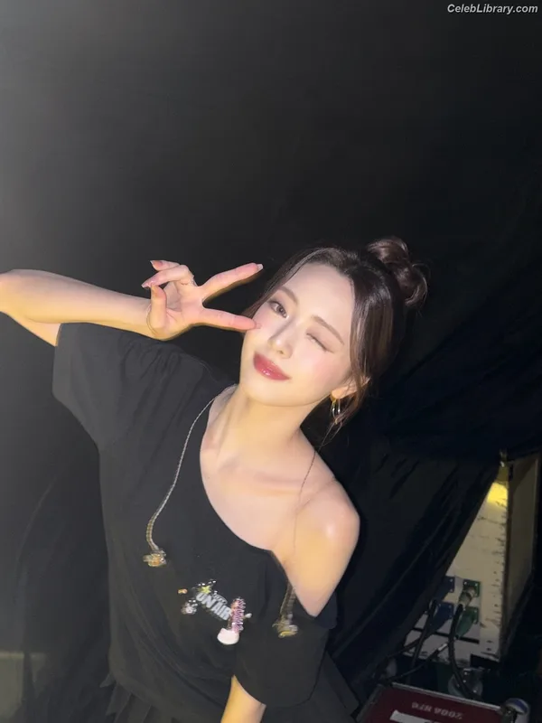 Yuna - ITZY (유나, Shin Yu Na) photo 24 of 1698