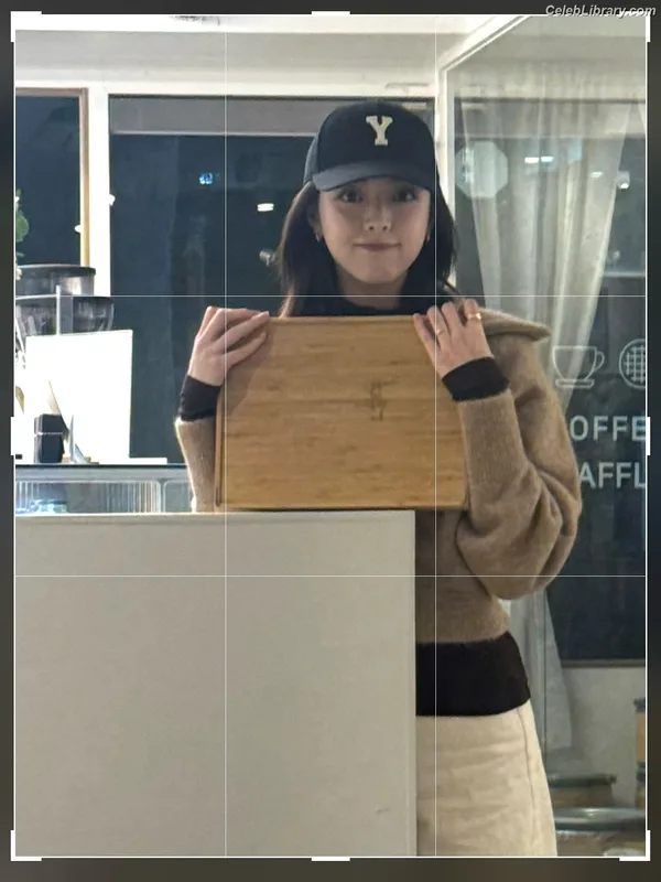 Yuna - ITZY (유나, Shin Yu Na) photo 22 of 1698