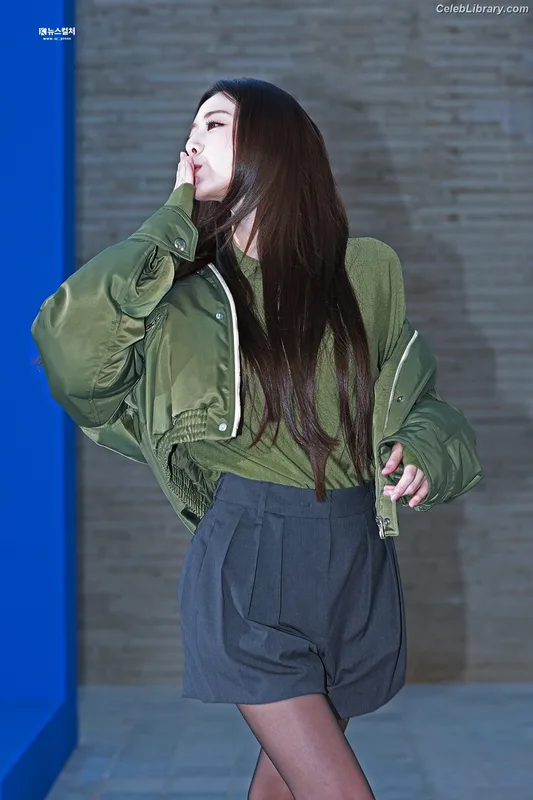 Yuna - ITZY (유나, Shin Yu Na) photo 24 of 1698