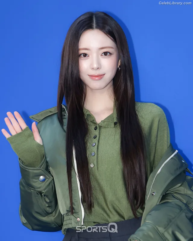 Yuna - ITZY (유나, Shin Yu Na) photo 4 of 1698