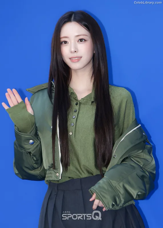 Yuna - ITZY (유나, Shin Yu Na) photo 5 of 1698