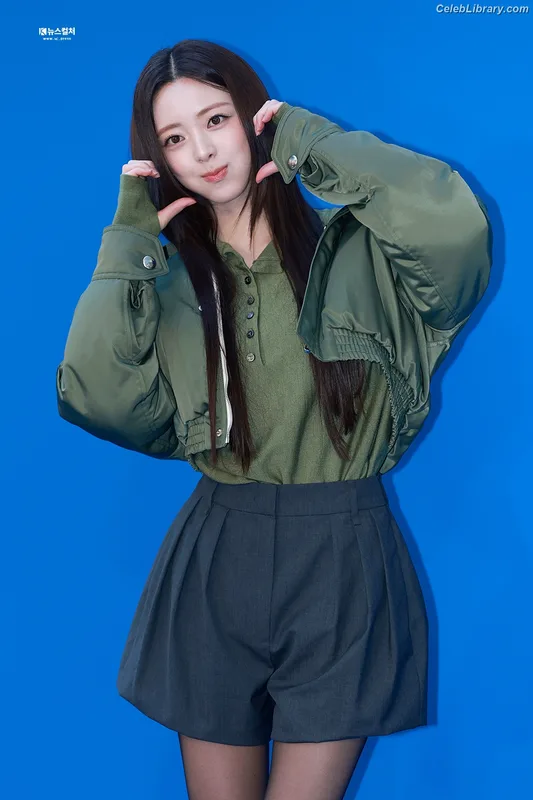 Yuna - ITZY (유나, Shin Yu Na) photo 9 of 1698