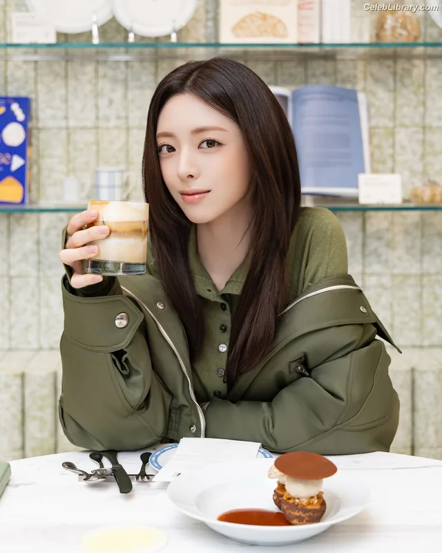 Yuna - ITZY (유나, Shin Yu Na) photo 11 of 1698