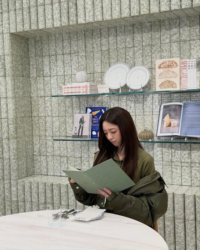 Yuna - ITZY (유나, Shin Yu Na) photo 12 of 1698