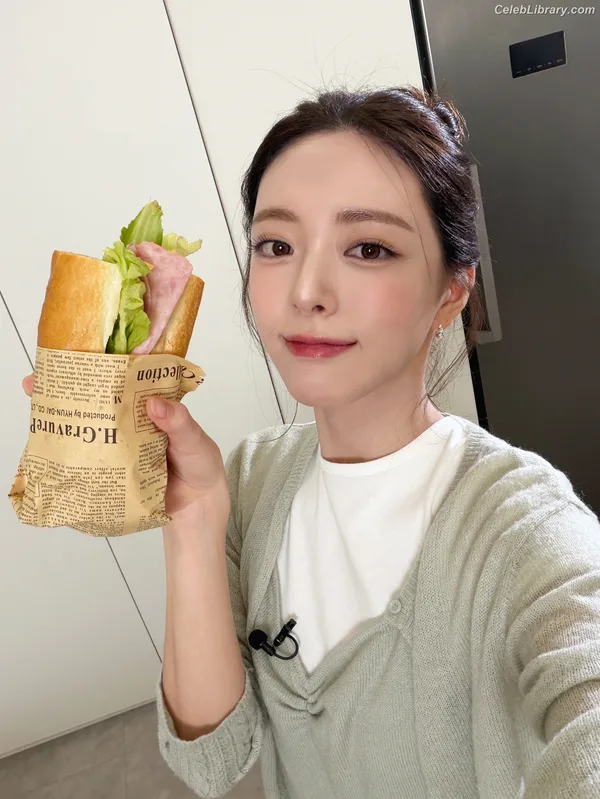 Yuna - ITZY (유나, Shin Yu Na) photo 17 of 1698