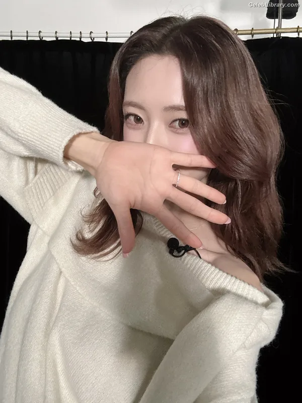 Yuna - ITZY (유나, Shin Yu Na) photo 20 of 1698