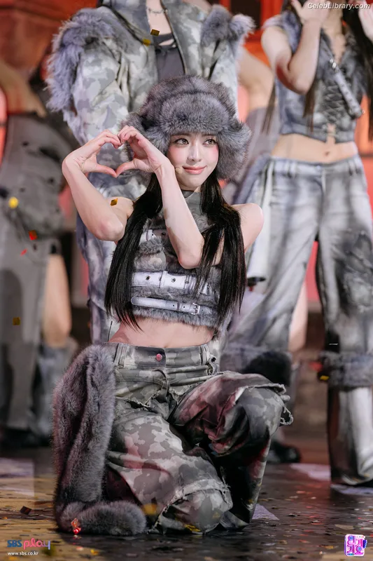 Yuna - ITZY (유나, Shin Yu Na) photo 22 of 1698