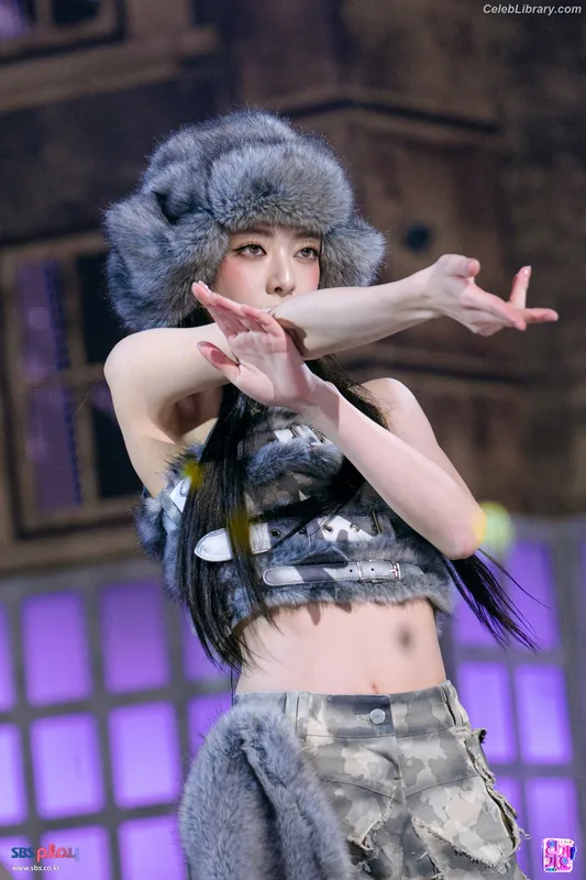 Yuna - ITZY (유나, Shin Yu Na) photo 23 of 1698