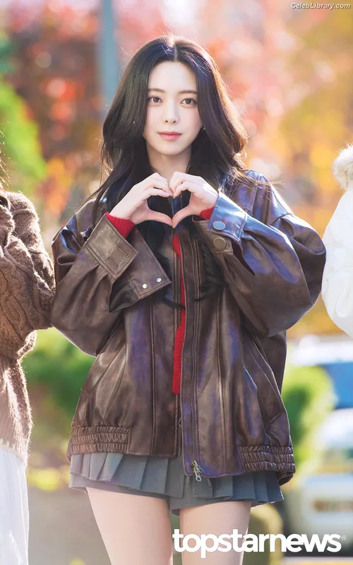 Yuna - ITZY (유나, Shin Yu Na) photo 7 of 1698