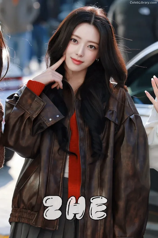 Yuna - ITZY (유나, Shin Yu Na) photo 8 of 1698