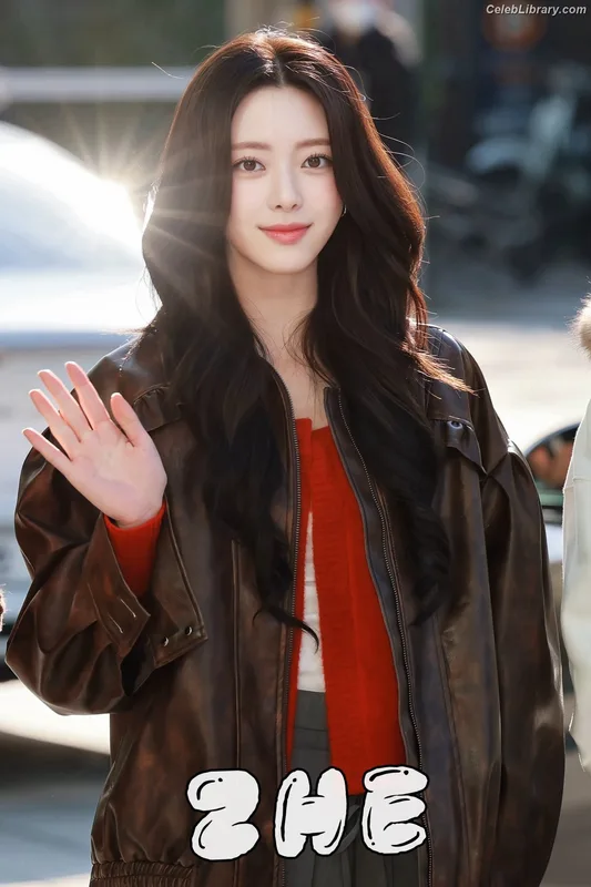 Yuna - ITZY (유나, Shin Yu Na) photo 9 of 1698