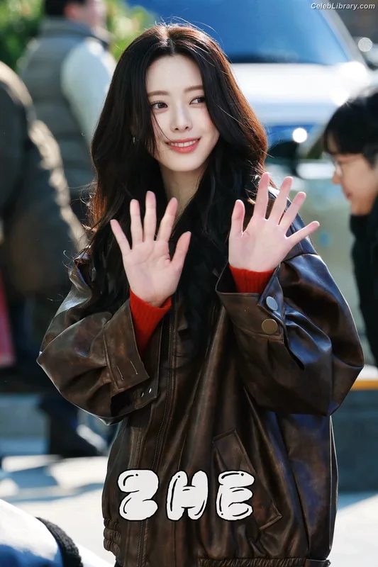 Yuna - ITZY (유나, Shin Yu Na) photo 11 of 1698