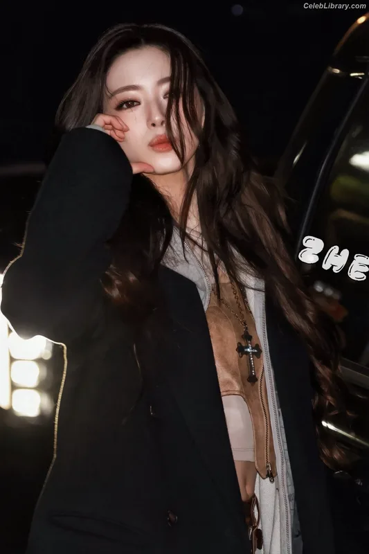 Yuna - ITZY (유나, Shin Yu Na) photo 17 of 1698