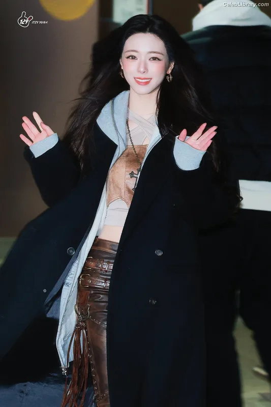 Yuna - ITZY (유나, Shin Yu Na) photo 19 of 1698