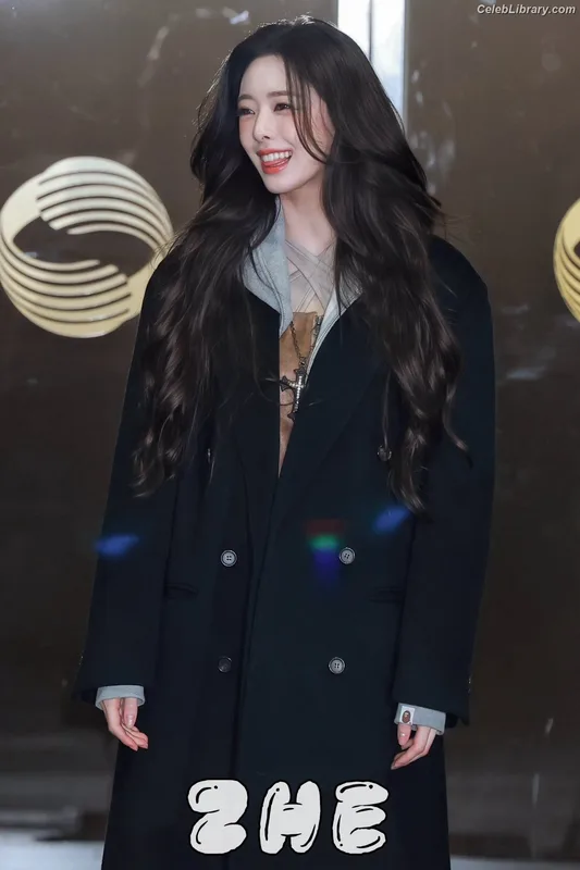 Yuna - ITZY (유나, Shin Yu Na) photo 20 of 1698