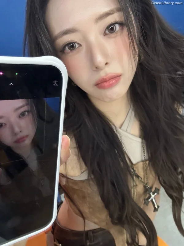 Yuna - ITZY (유나, Shin Yu Na) photo 24 of 1698