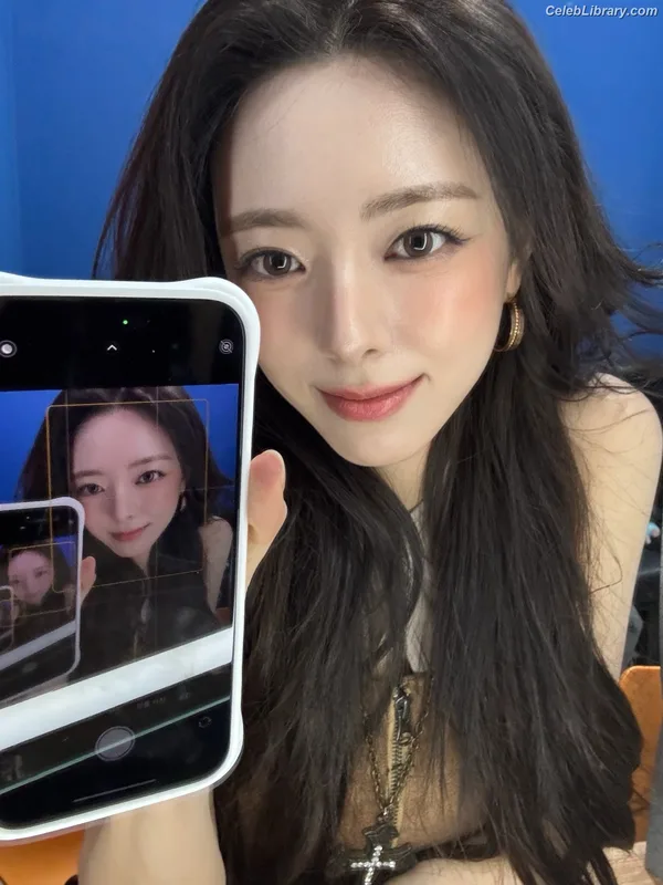 Yuna - ITZY (유나, Shin Yu Na) photo 1 of 1698