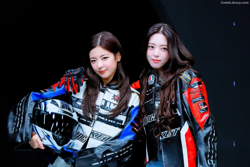 Yuna - ITZY (유나, Shin Yu Na) photo 21 of 1698