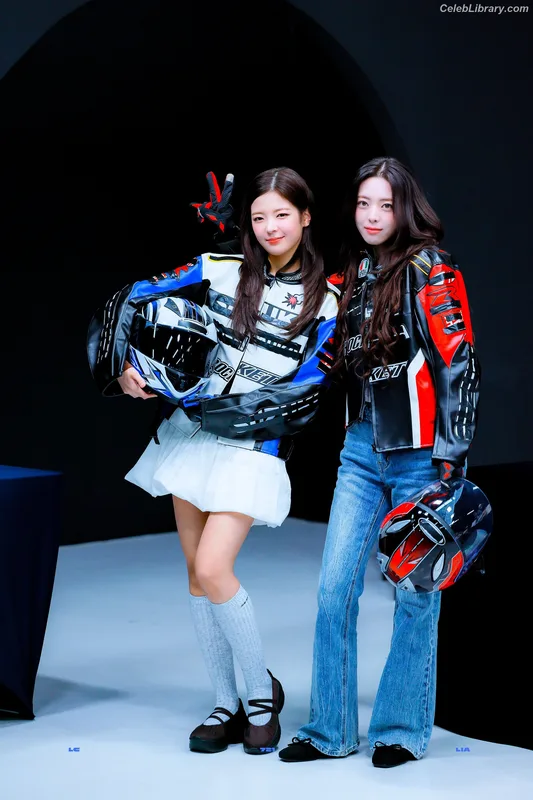 Yuna - ITZY (유나, Shin Yu Na) photo 24 of 1698