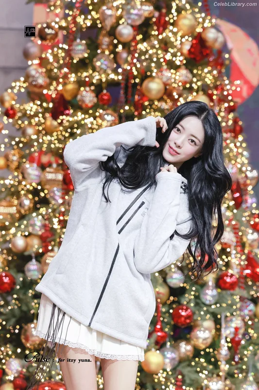 Yuna - ITZY (유나, Shin Yu Na) photo 5 of 1698