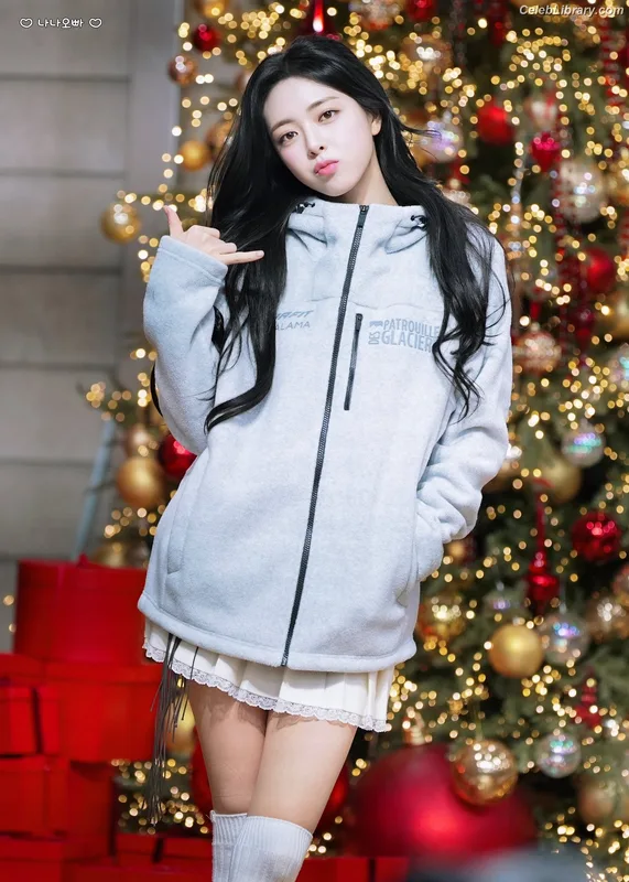 Yuna - ITZY (유나, Shin Yu Na) photo 8 of 1698