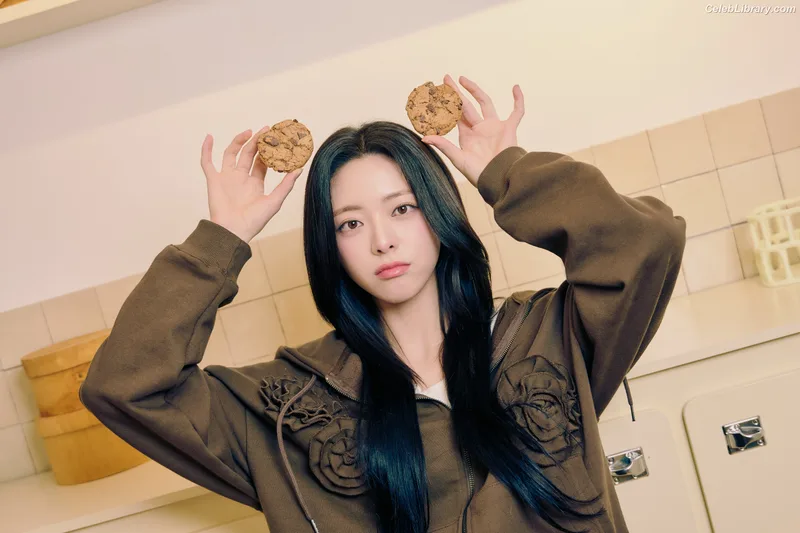 Yuna - ITZY (유나, Shin Yu Na) photo 20 of 1698